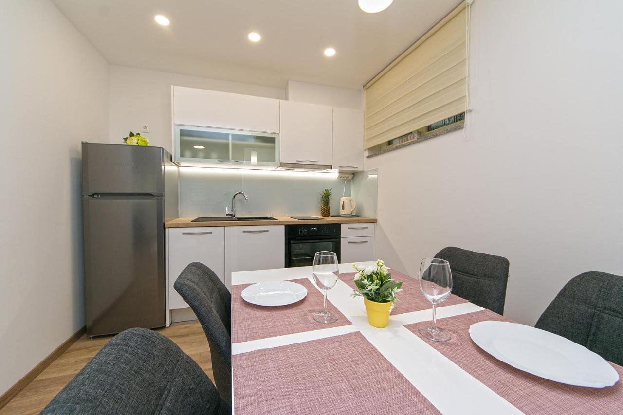 Apartments Vila Nadalina Delux Brela Exterior photo